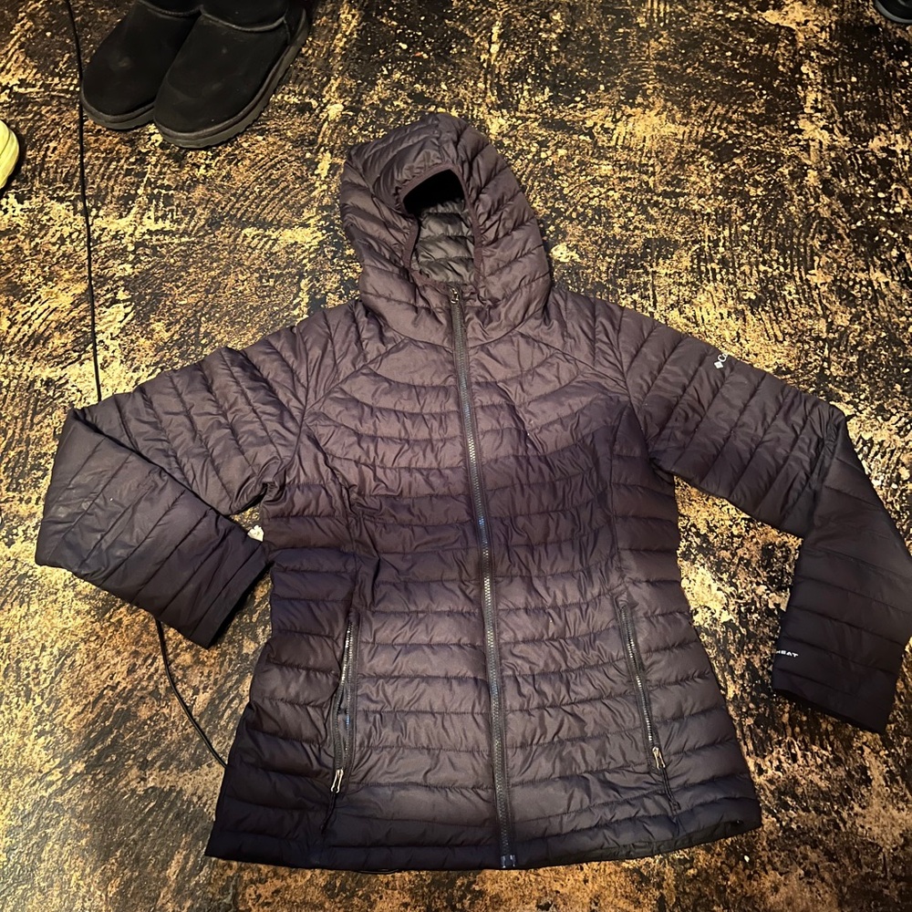black woman’s columbia white out || omni heat hooded jacket (puffer)